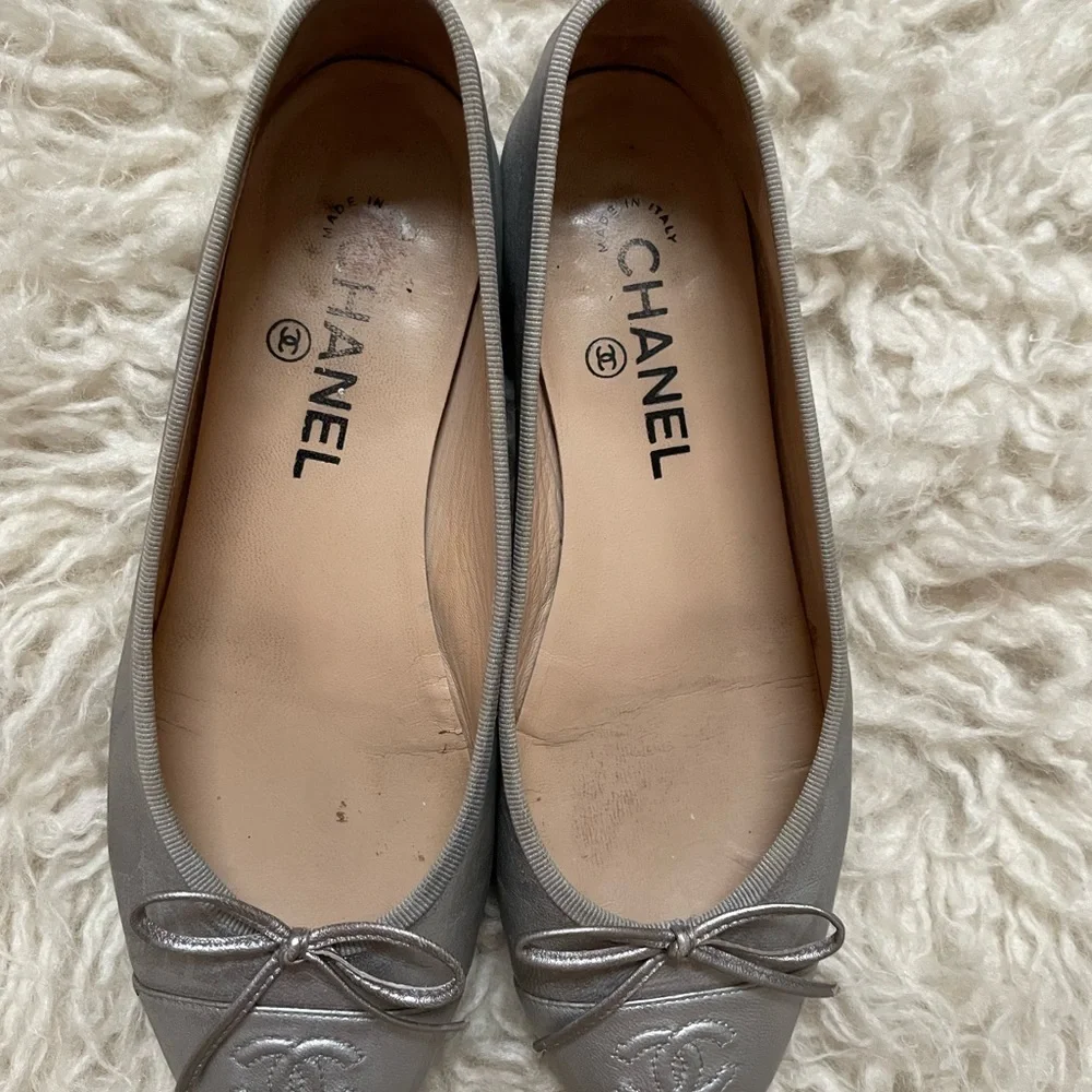 Chanel Silver Ballet Flats 37.5 - Picture 4 of 8